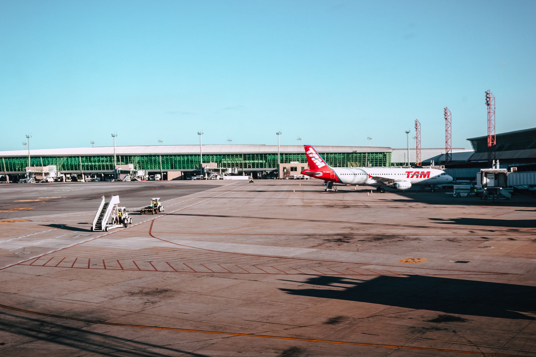 avion long-courrier tarmac